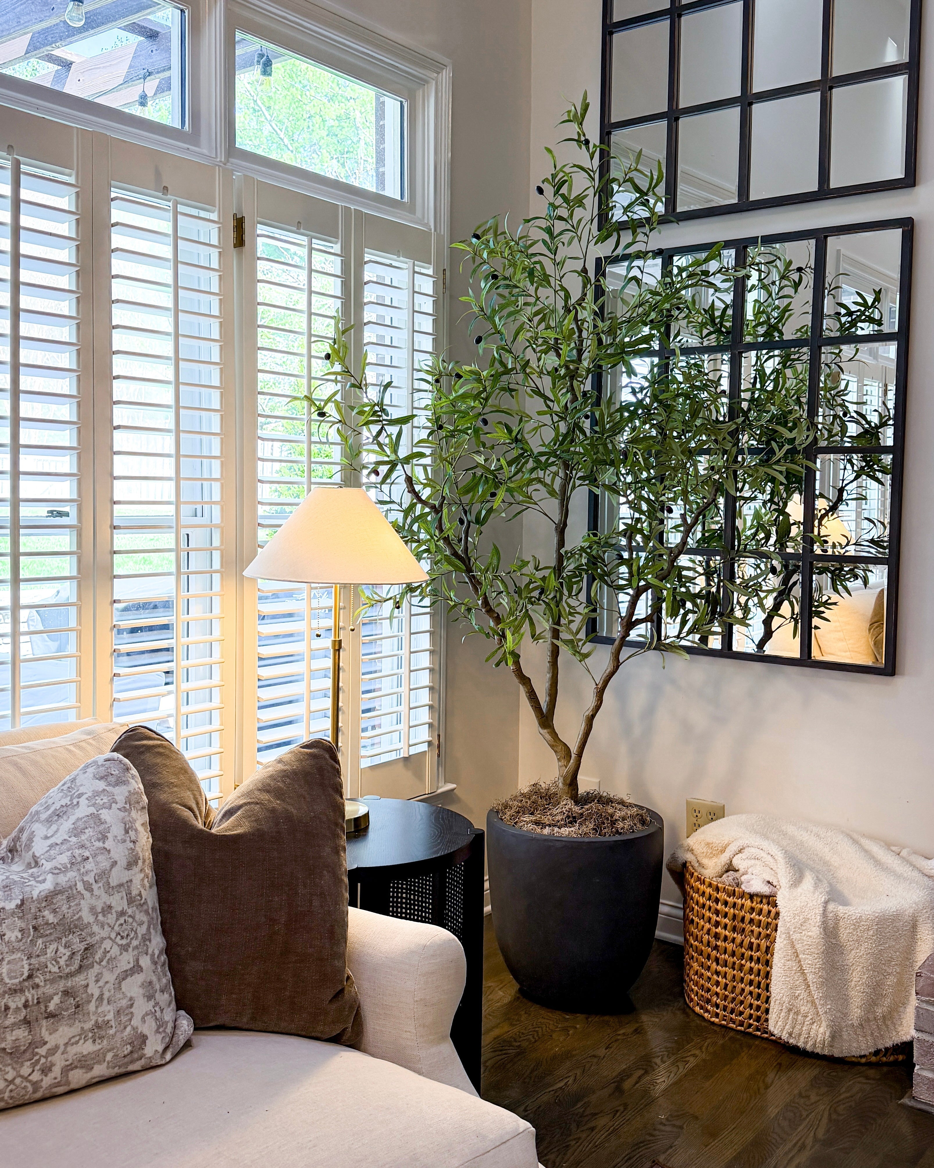 Beyond Green: Curating Your Home with LYERSE's Diverse Artificial Tree Collection